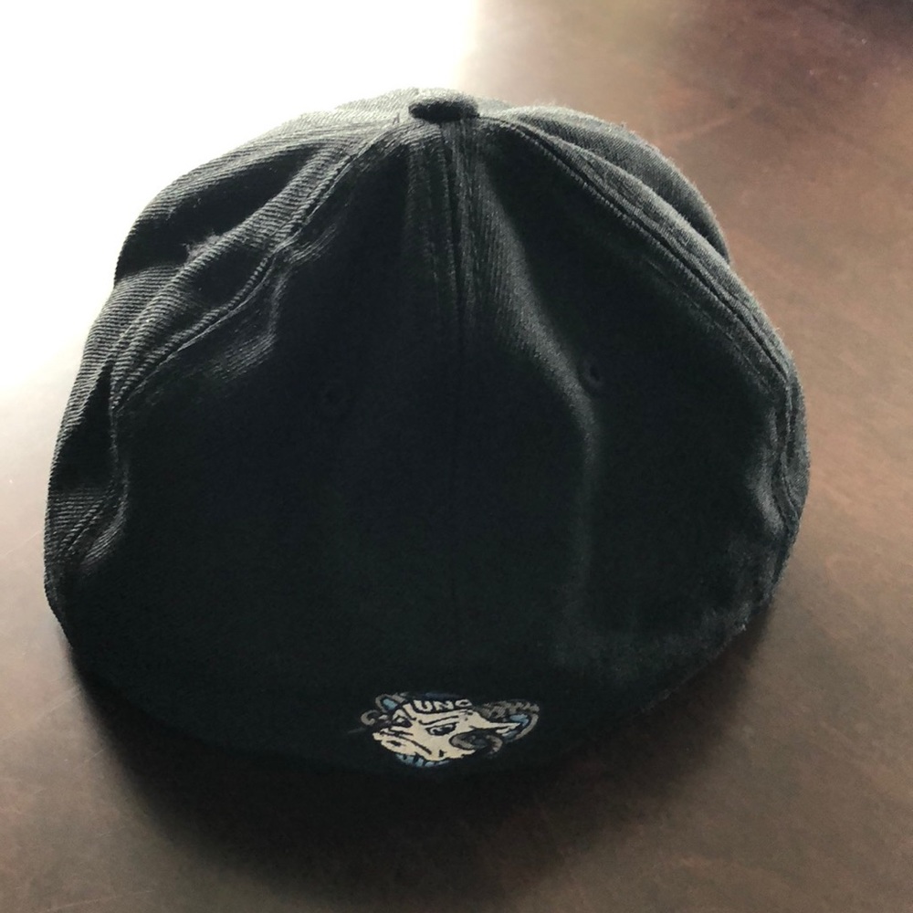 Hat 🧢 - Picture 2 of 8